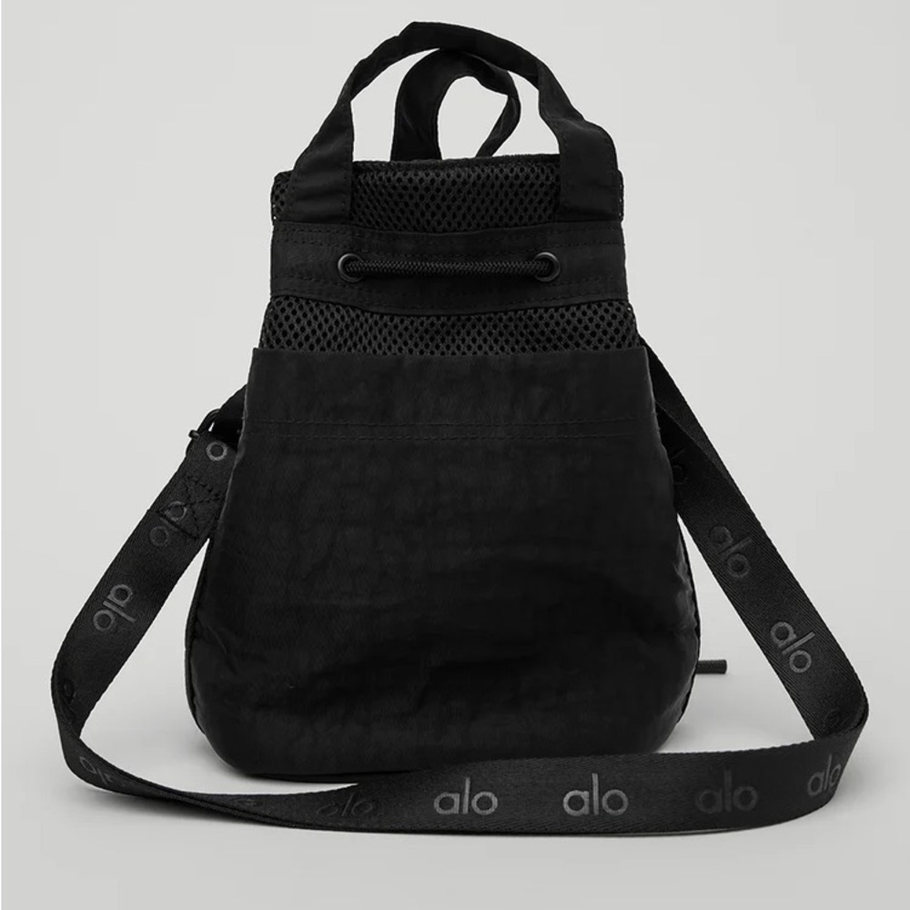ALO YOGA | ✨NWOT✨Utility Cross Body Bucket Bag in Black - Picture 4 of 5